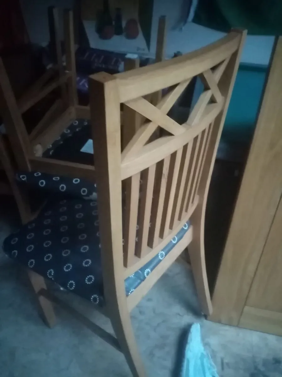 Dining table and chairs - Image 2