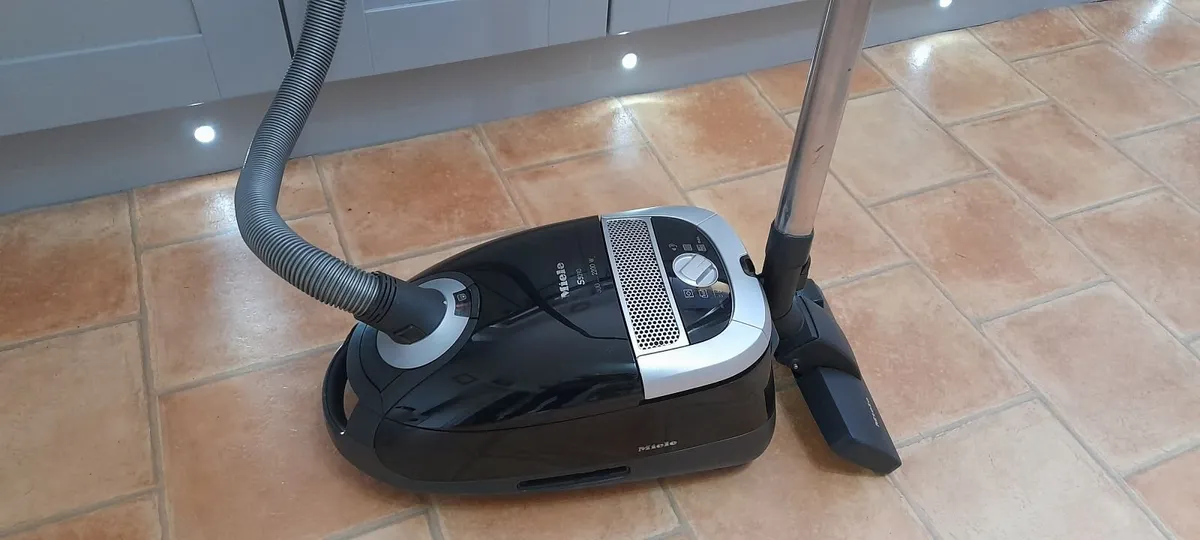 Miele vacuum/Hoover cleaner - Image 1