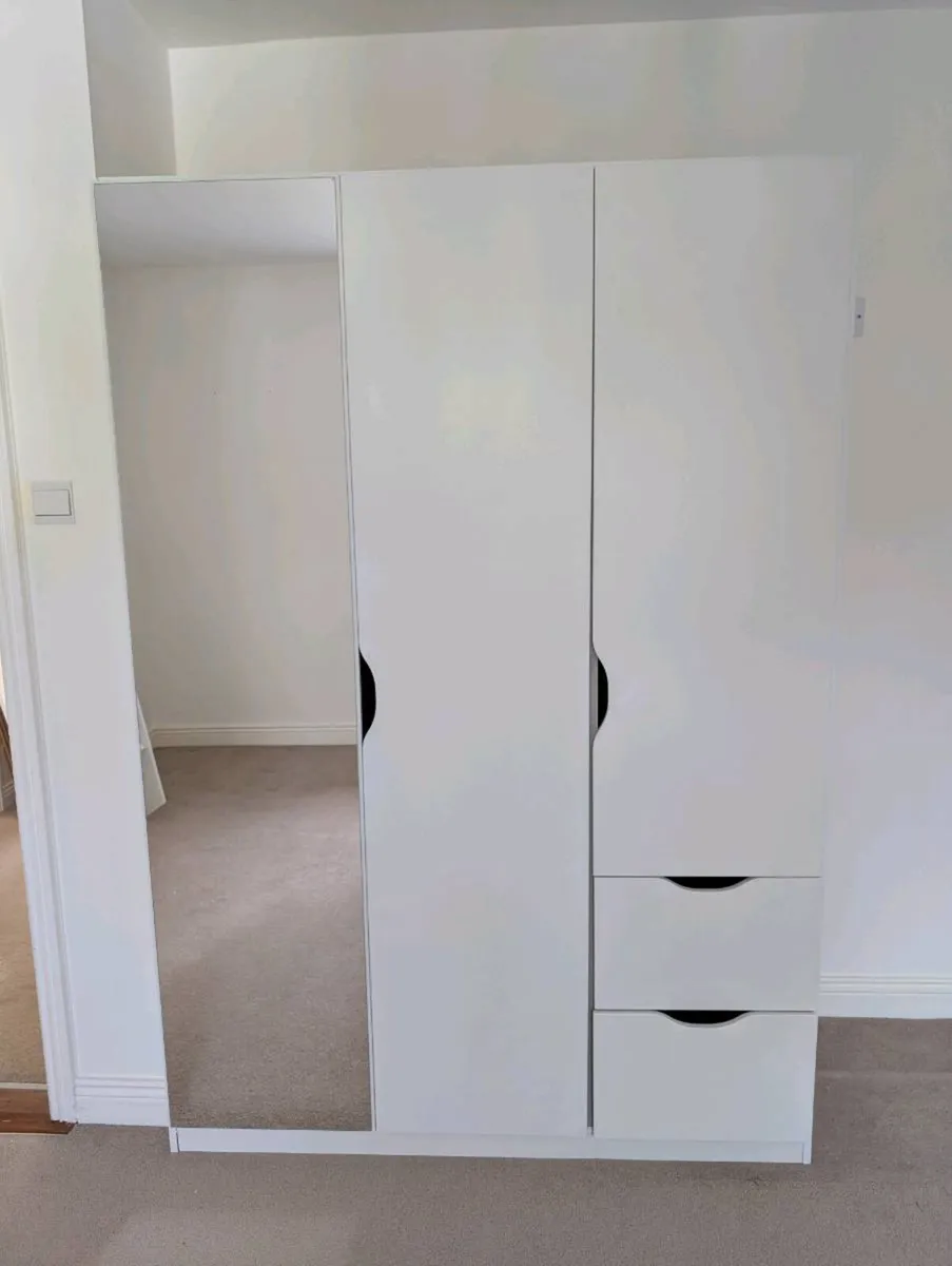 3-Door Wardrobe with Drawers - Image 1