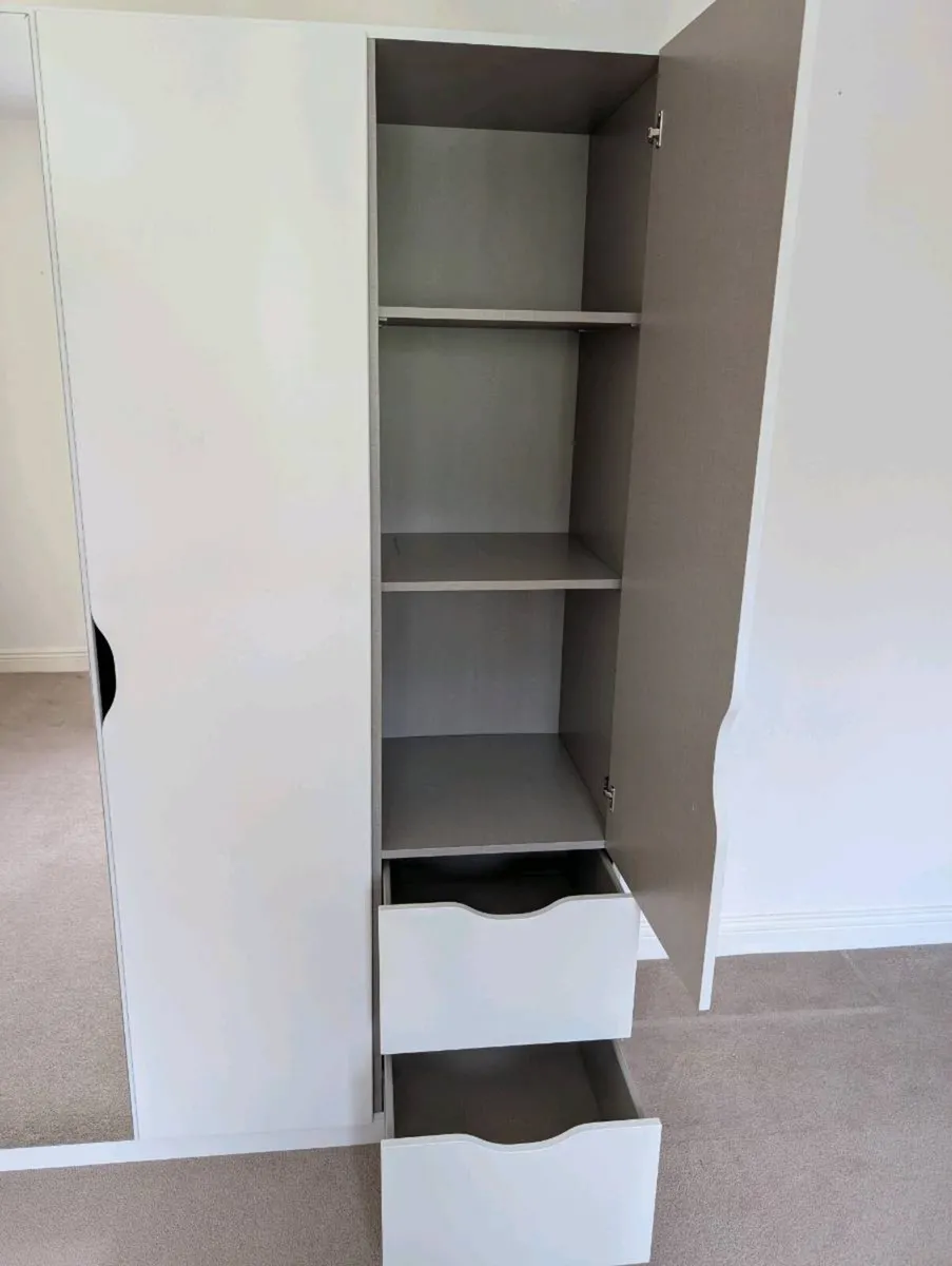 3-Door Wardrobe with Drawers - Image 3