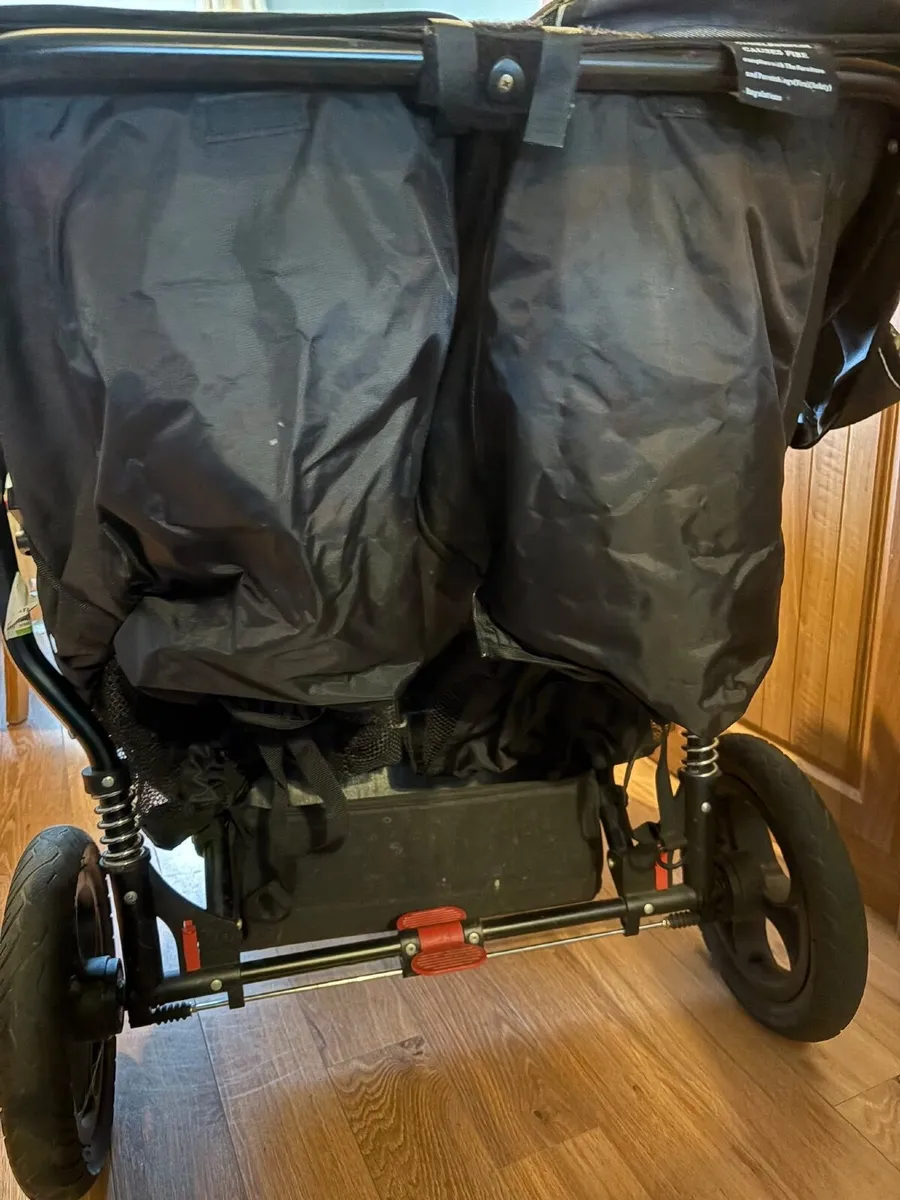 Out n About double pram - Image 3