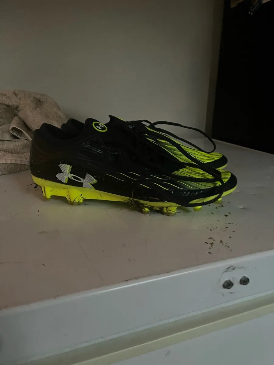 Footballs boots size 9 under armour - Image 1