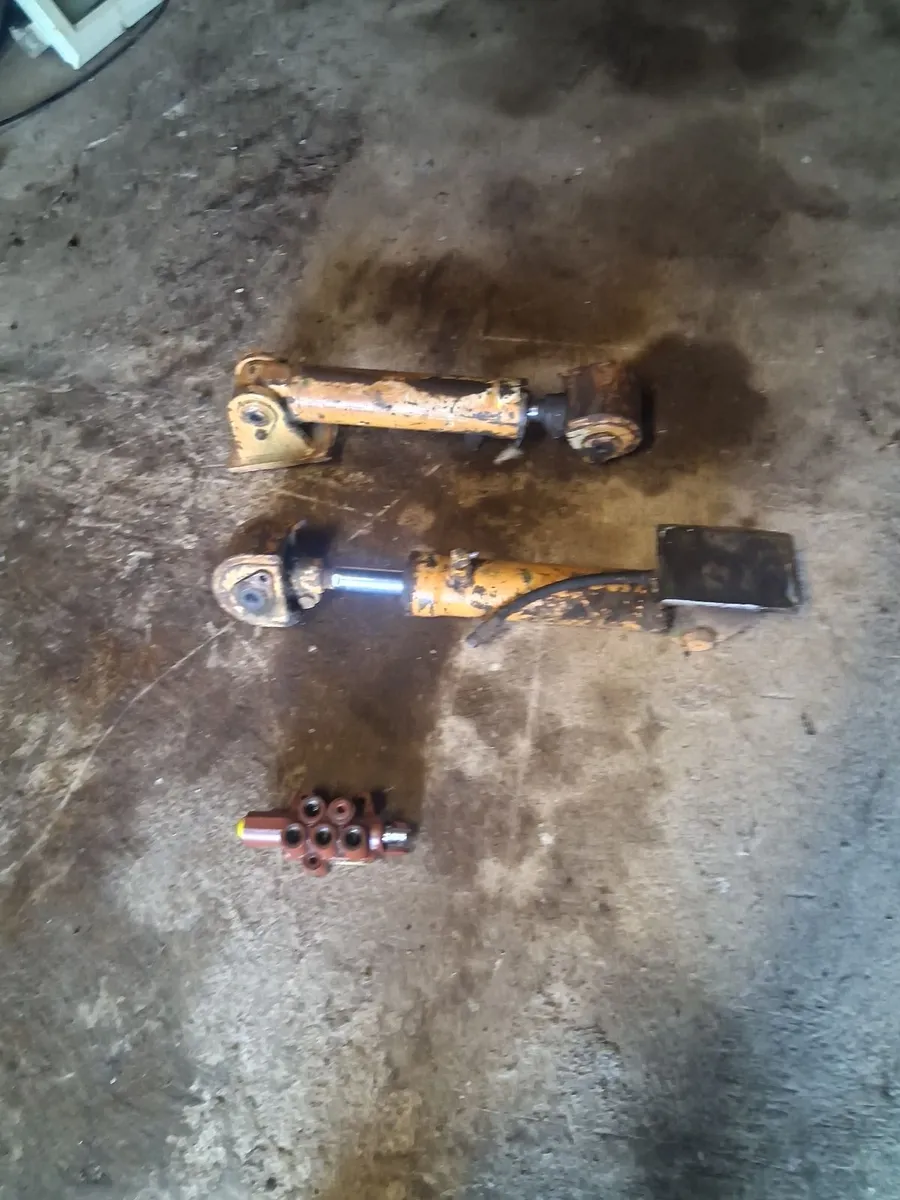 Log splitter rams & spool valve - Image 2