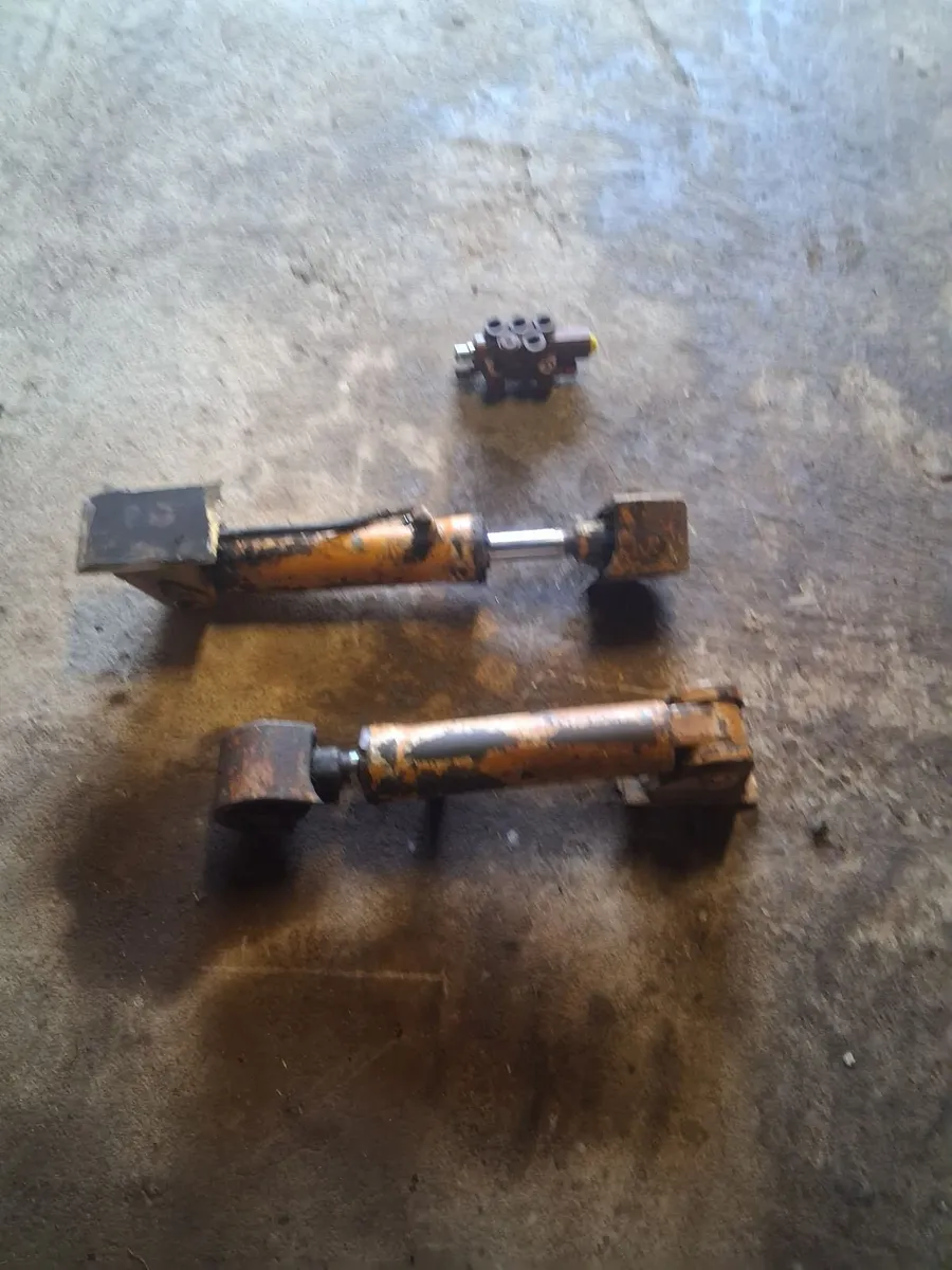 Log splitter rams & spool valve - Image 3
