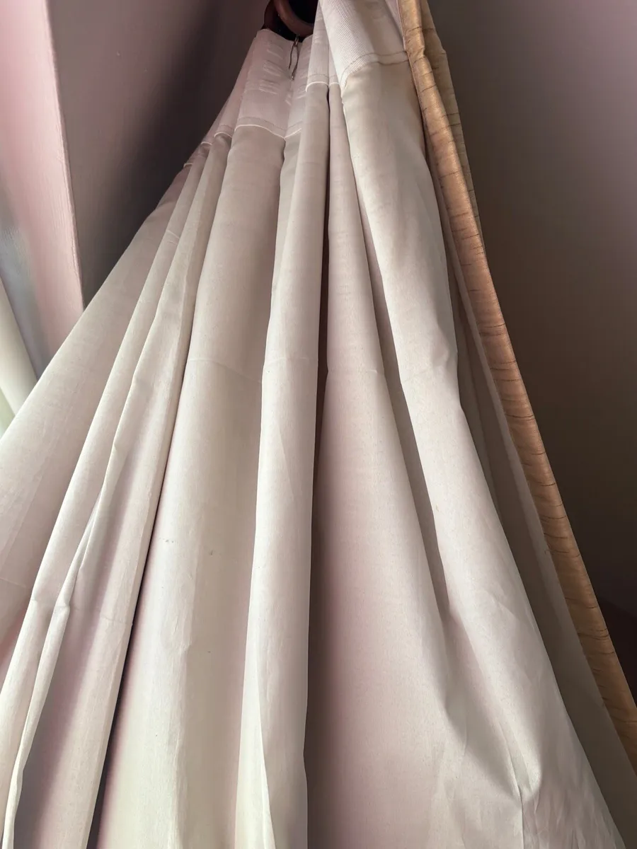 Curtains - Image 4