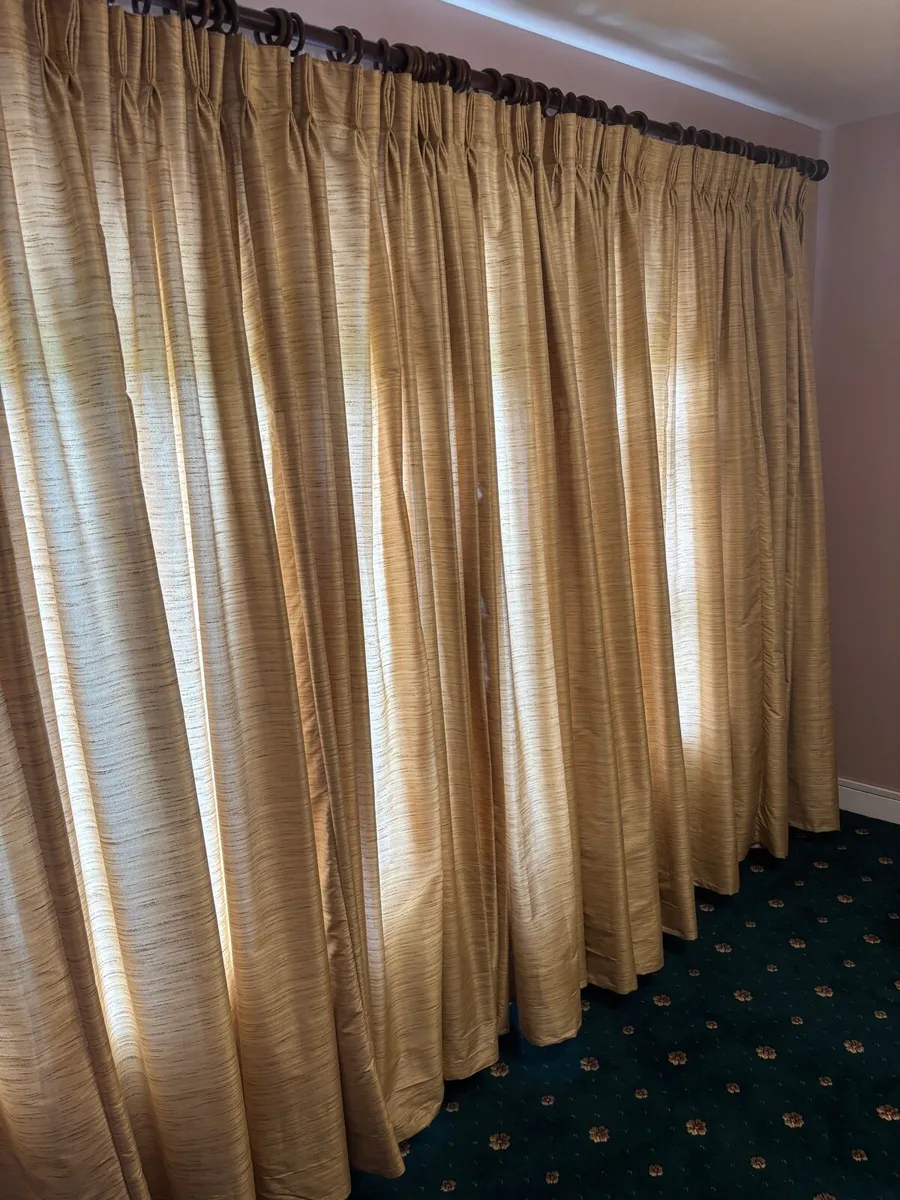 Curtains - Image 2