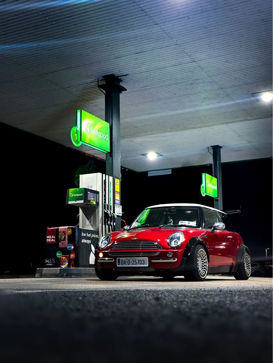 Mini Cooper 1.6 Petrol - Image 1