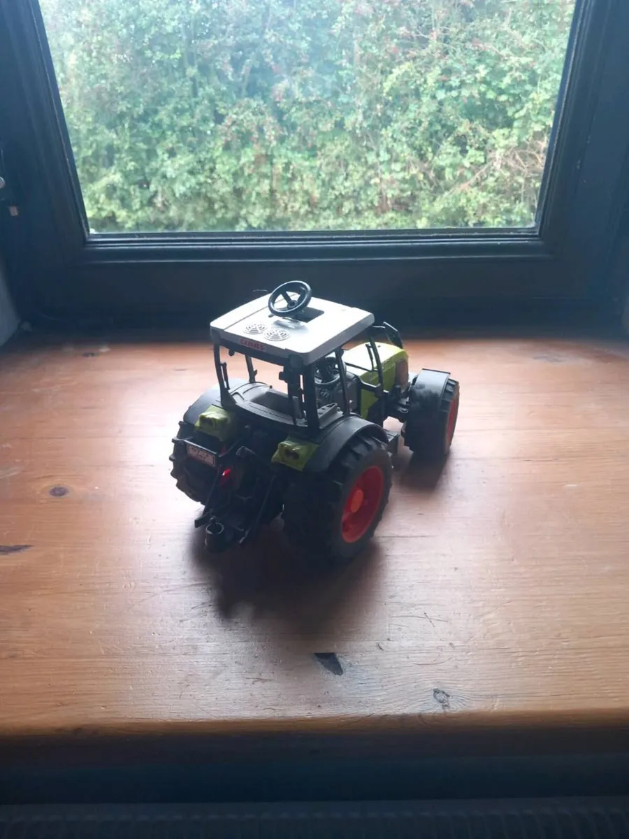 Toy Crane  withe two Tractors - Image 1