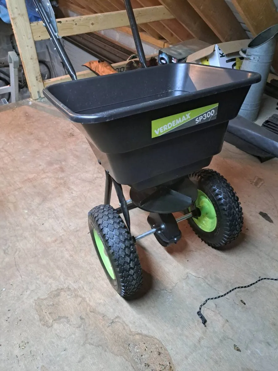 Garden fertiliser spreader - Image 2