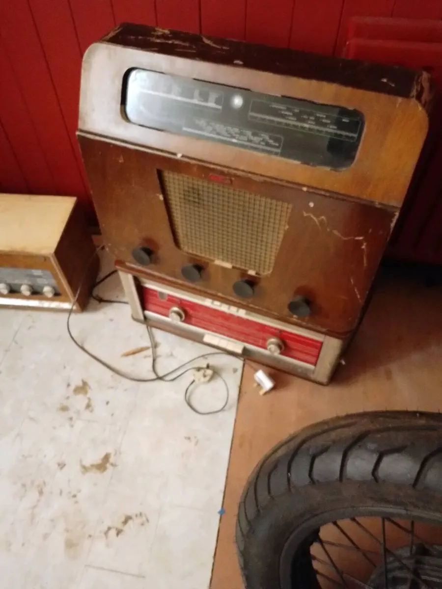 Old vintage radios - Image 1