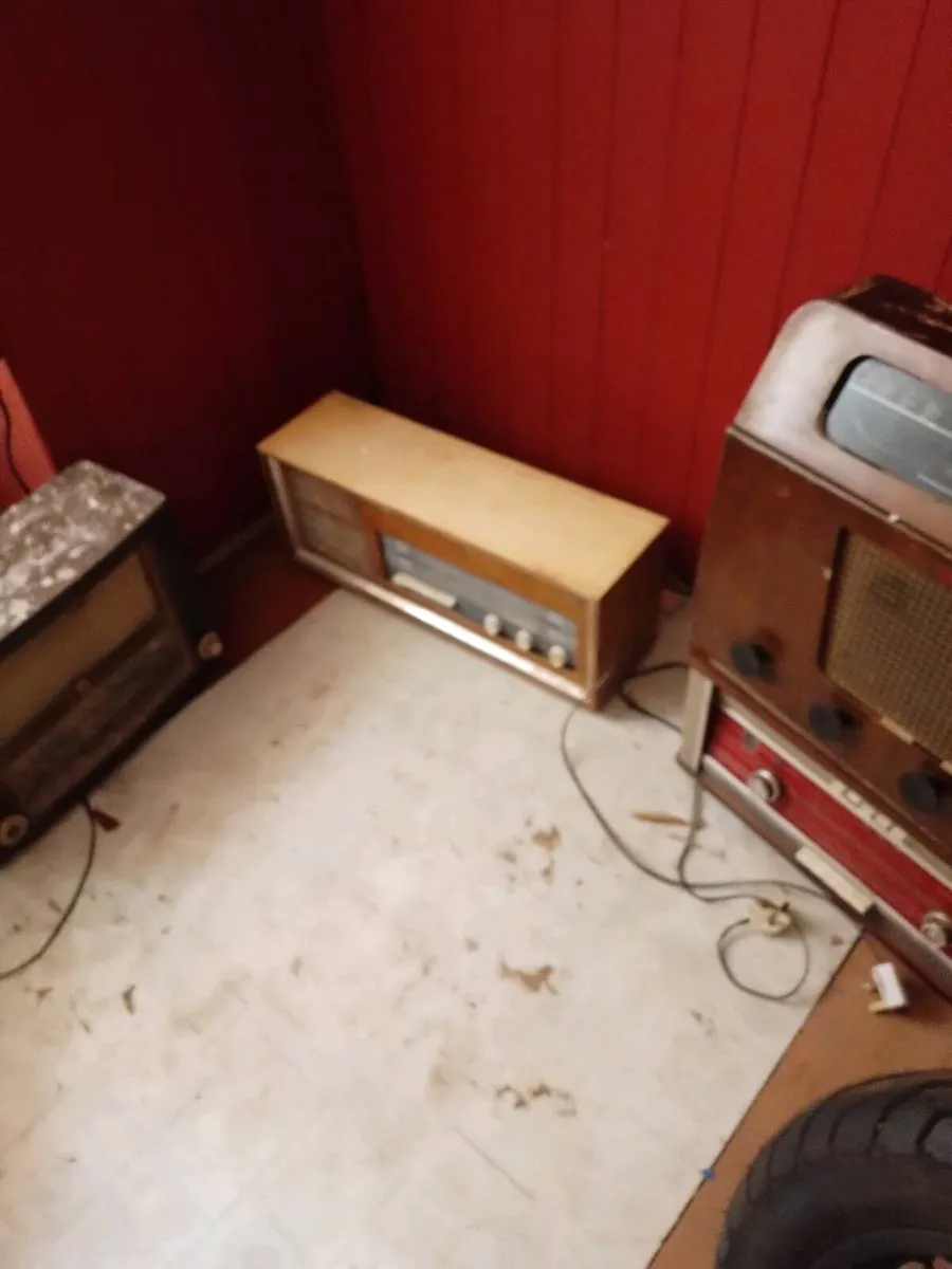 Old vintage radios - Image 3