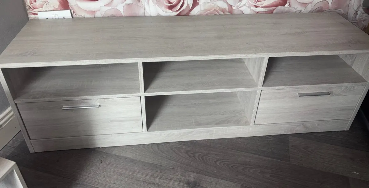 Tv unit and side tables - Image 2