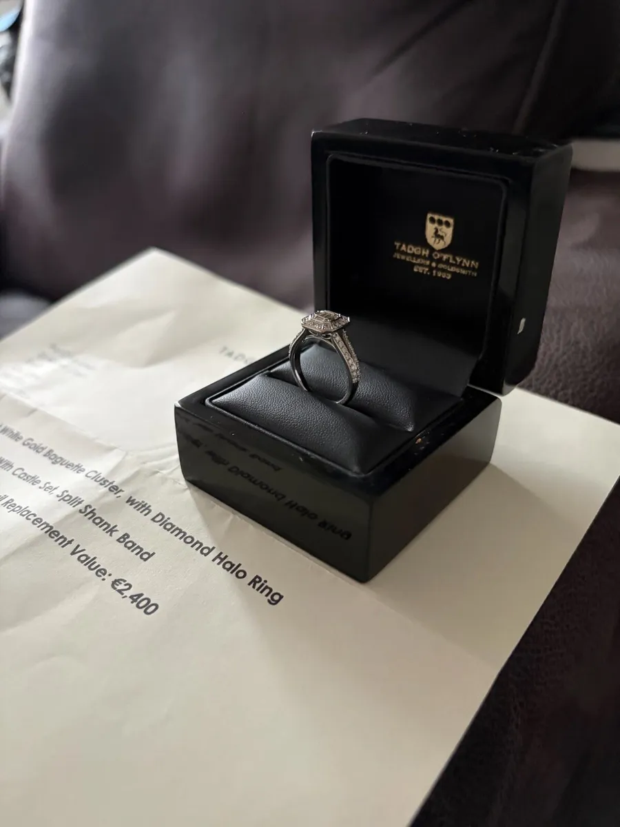 Engagement ring - Image 4