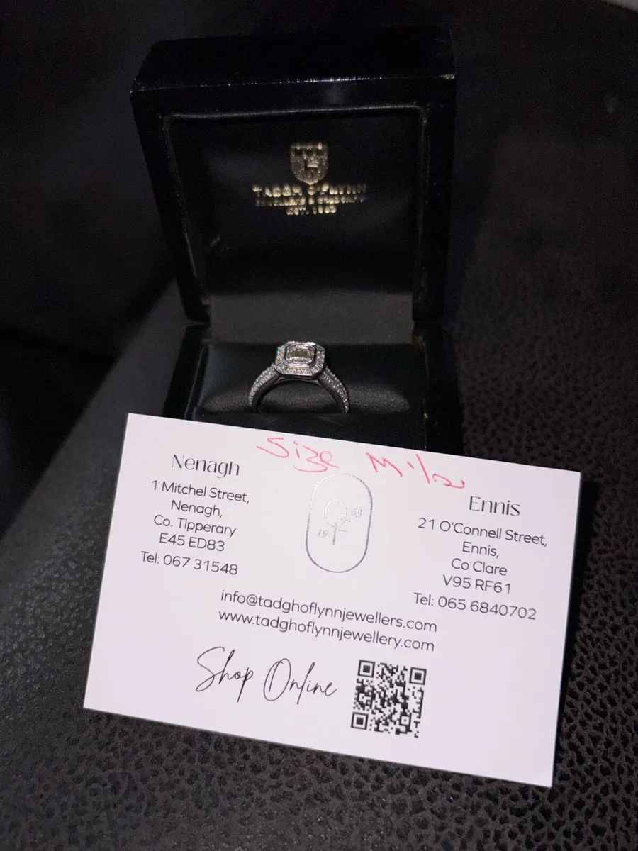 Engagement ring - Image 1