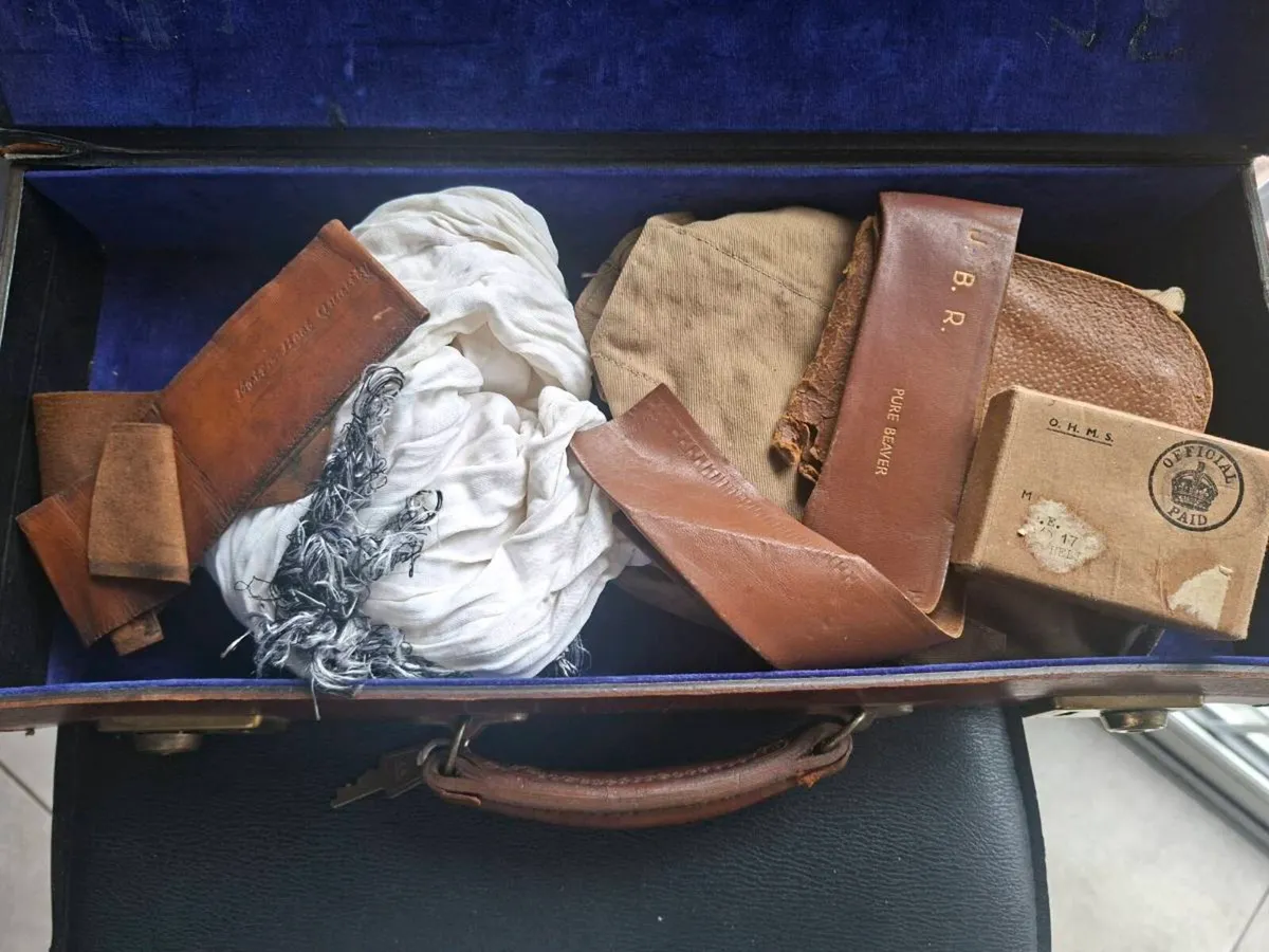 Vintage 1930's Military Brown Leather Victor Case - Image 1
