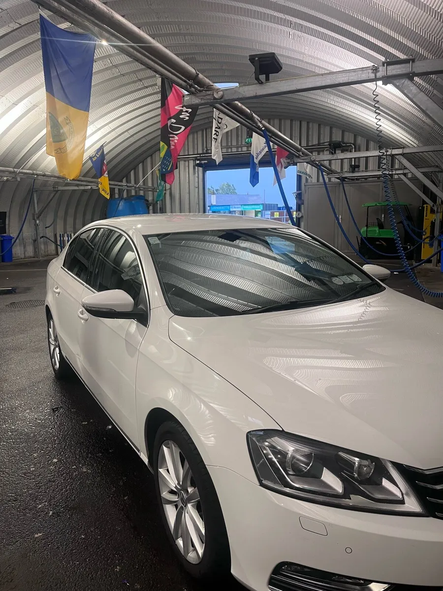 Volkswagen Passat - Image 2