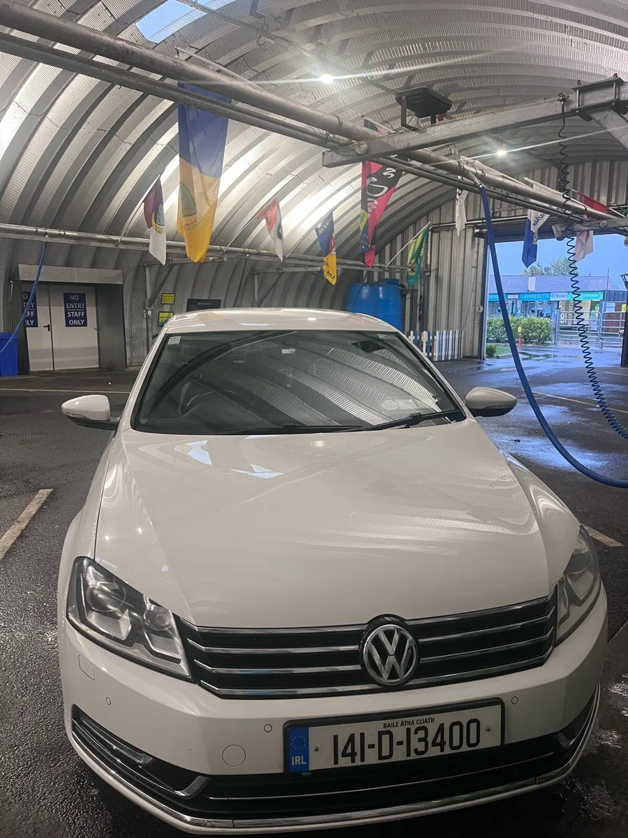 Volkswagen Passat - Image 1