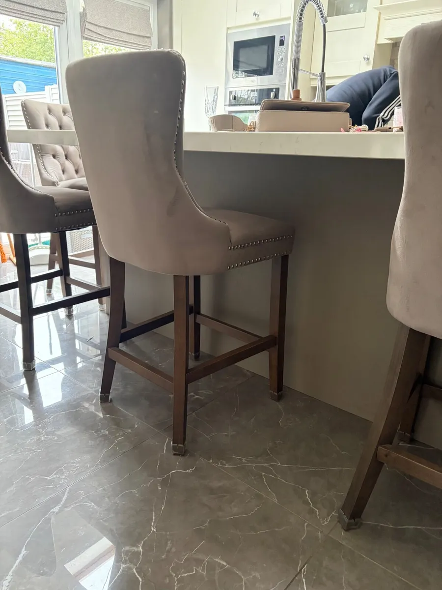 High stools - Image 2
