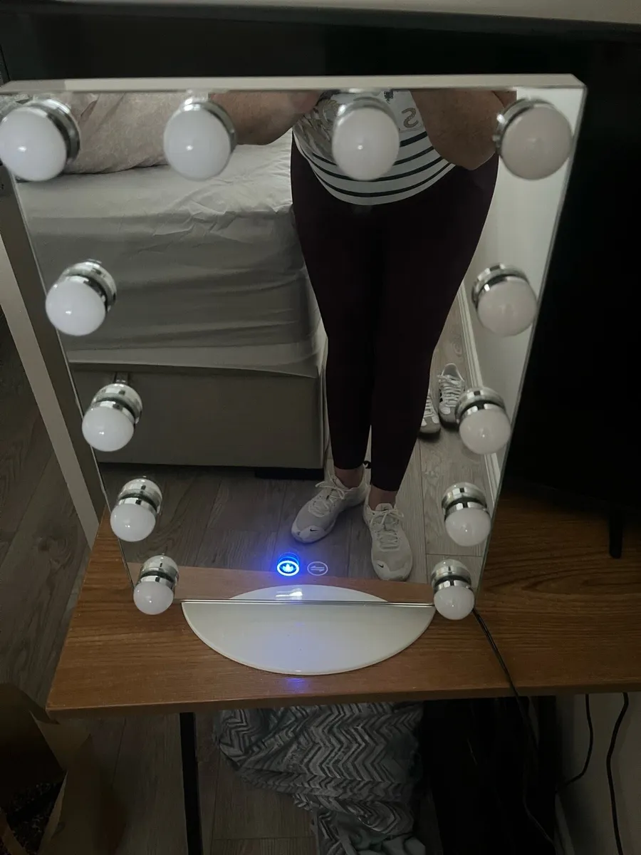 Bluetooth Makeup Mirror - Image 1