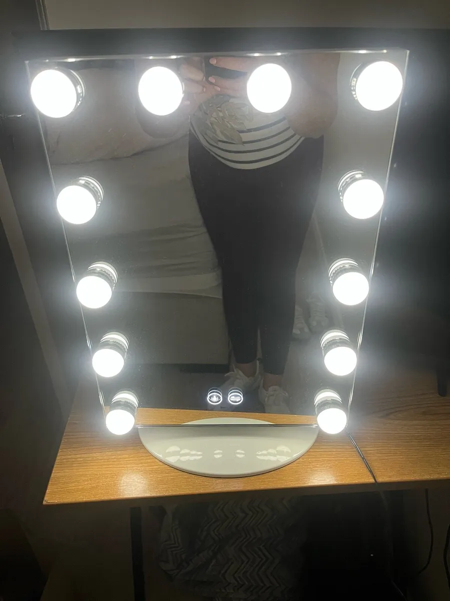 Bluetooth Makeup Mirror - Image 3