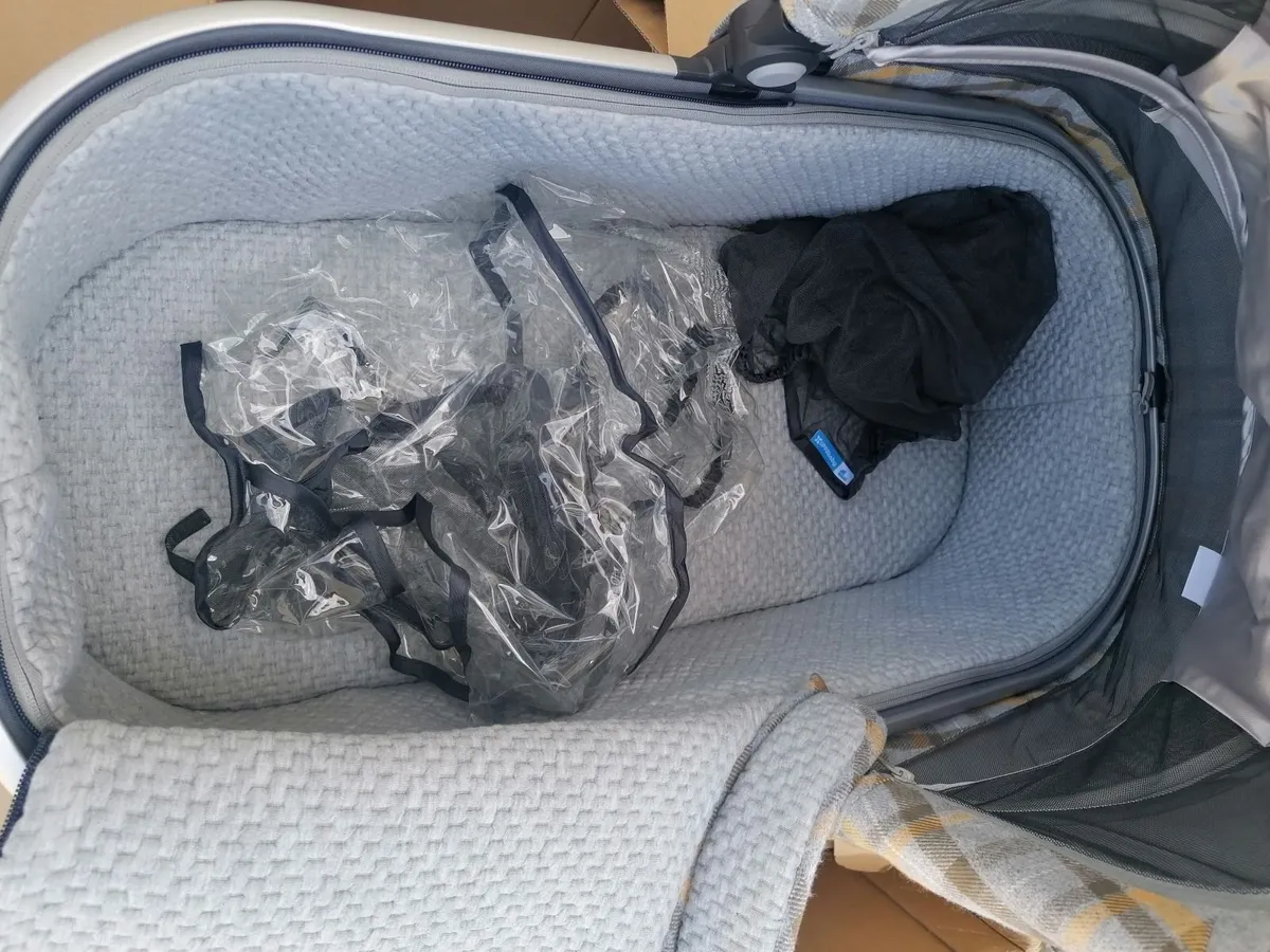 UPPABABY -FULL TRAVEL SYSTEM WITH CAR SEAT - Image 4