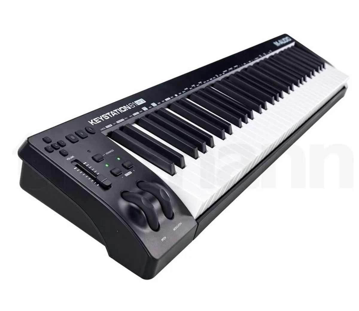 Midi keyboard and stand 50 cheaper than new - Image 3