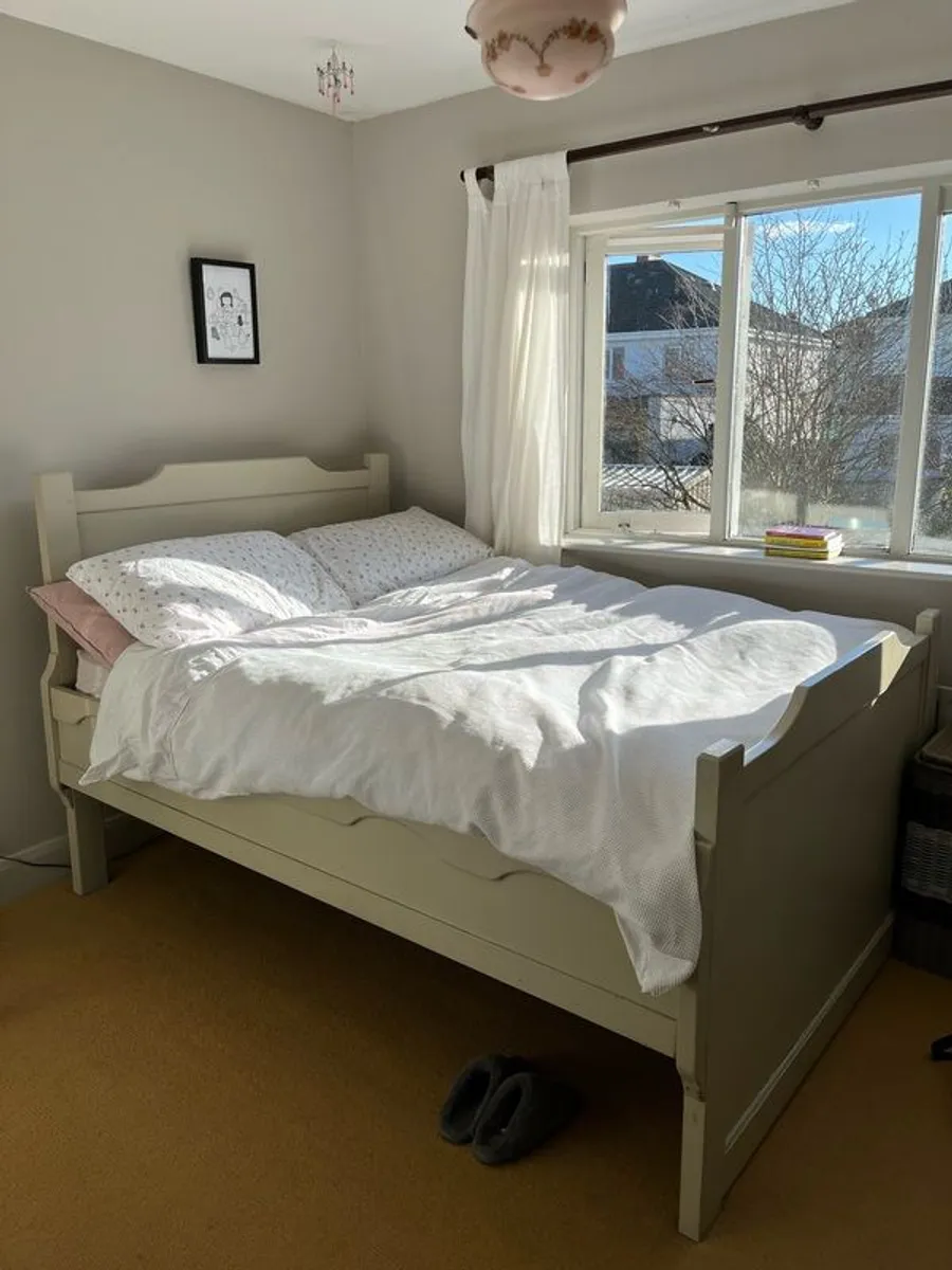 bed frame - Image 1