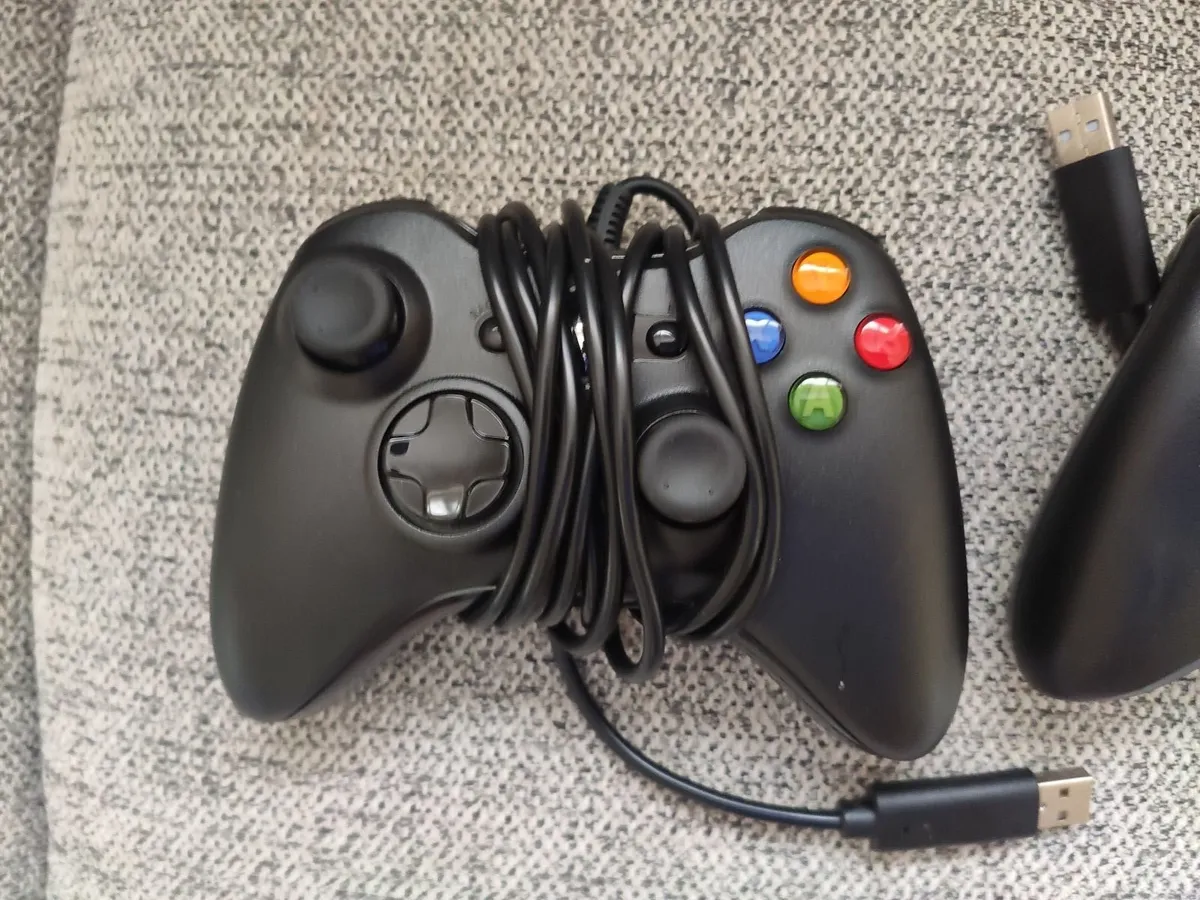 Wired PC and X box Controllers - Image 1