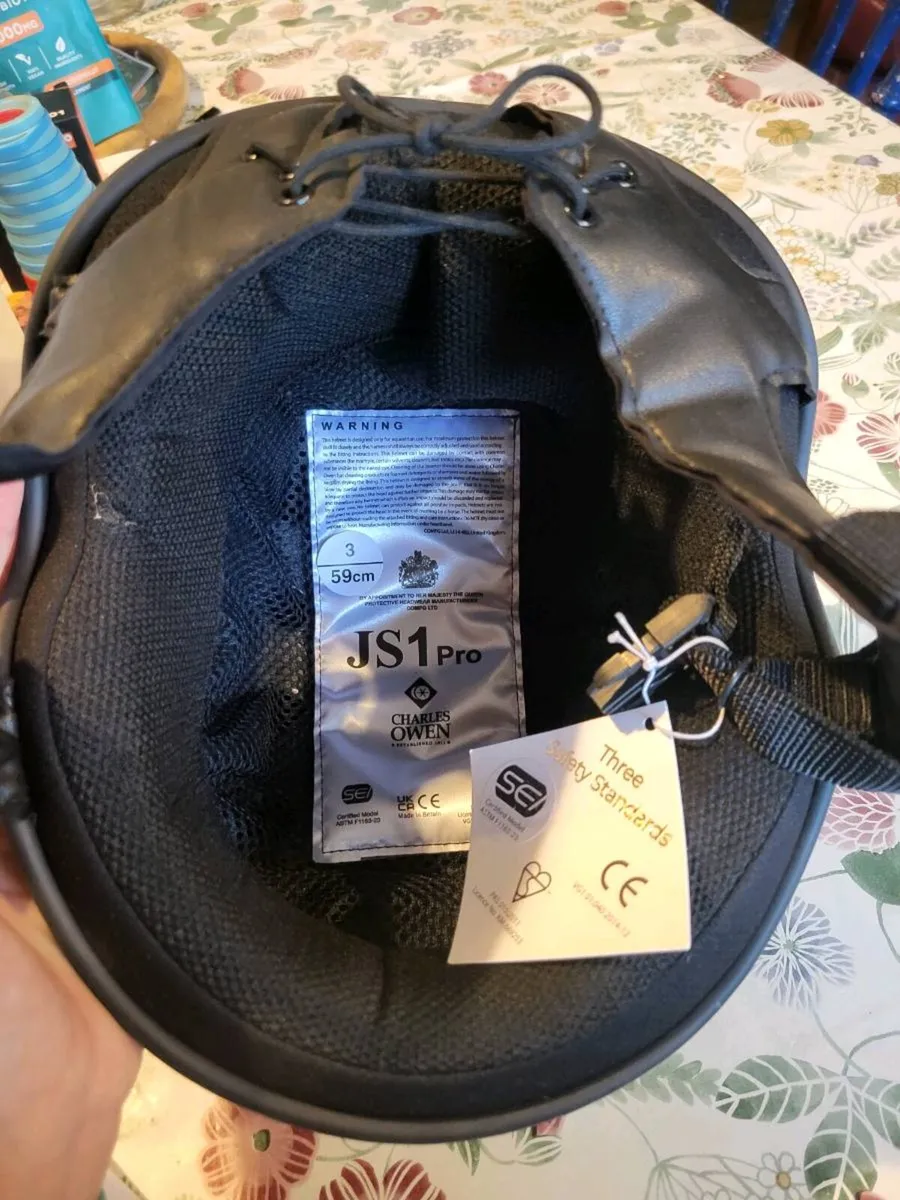Riding helmet, body protector, jodhpur boots - Image 1