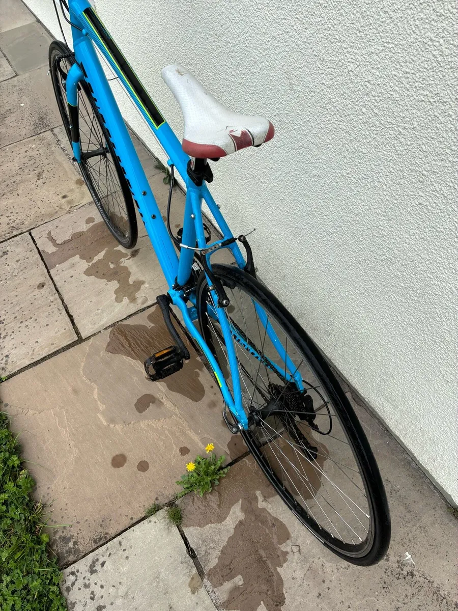 Specialized Sirrus Hybrid Bike Size Large - Image 2