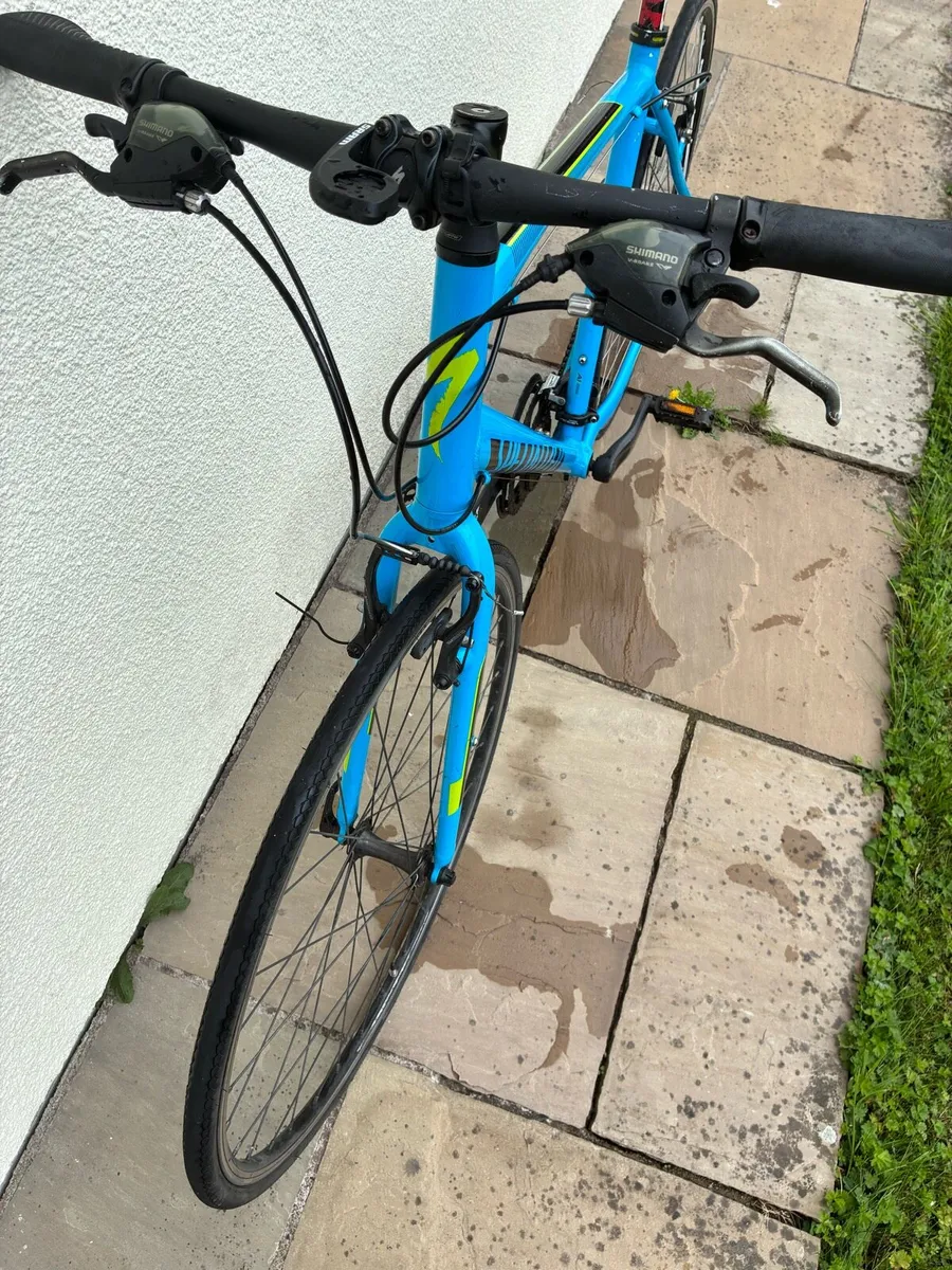 Specialized Sirrus Hybrid Bike Size Large - Image 3
