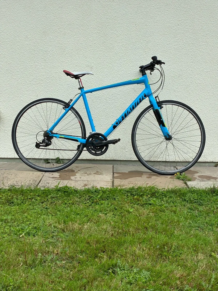 Specialized Sirrus Hybrid Bike Size Large - Image 4