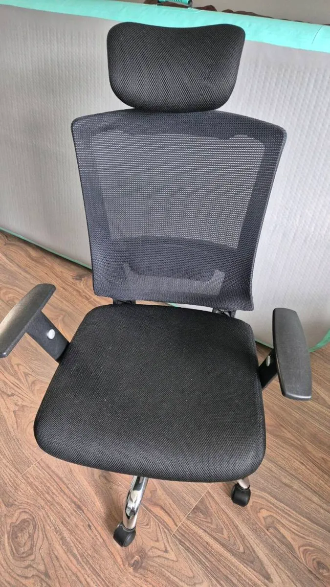 Office table - Image 2