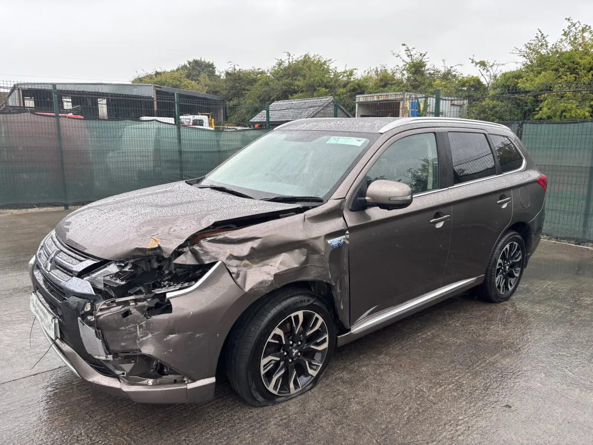 172 Mitsubishi Outlander 4WD  Hybrid Full Leather - Image 3