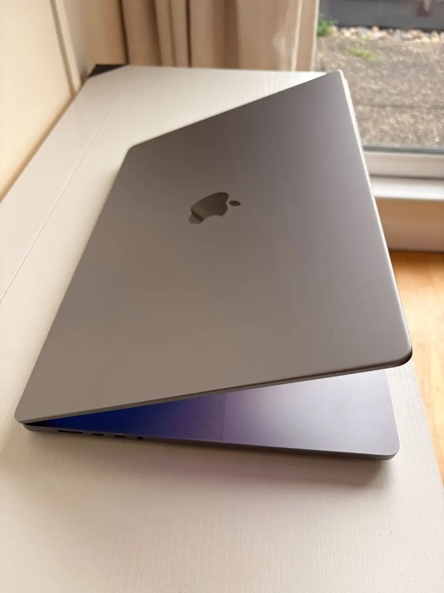MacBook Pro 16" | M1 Pro | 32GB | 512GB - Image 2