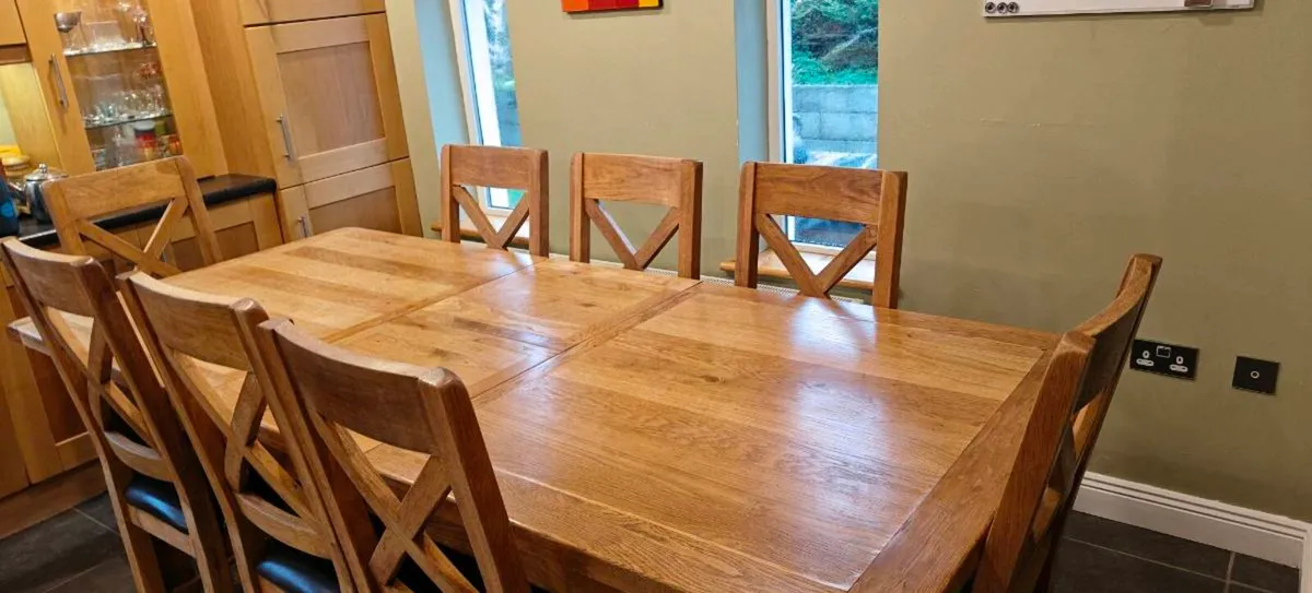 Table and 8 chairs - Image 3
