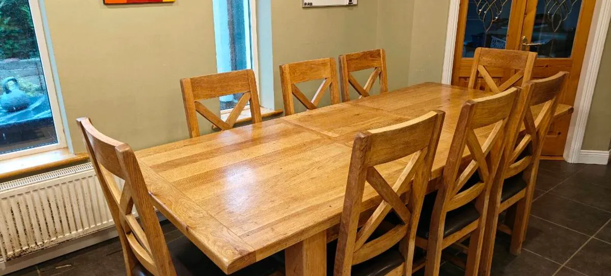 Table and 8 chairs - Image 2