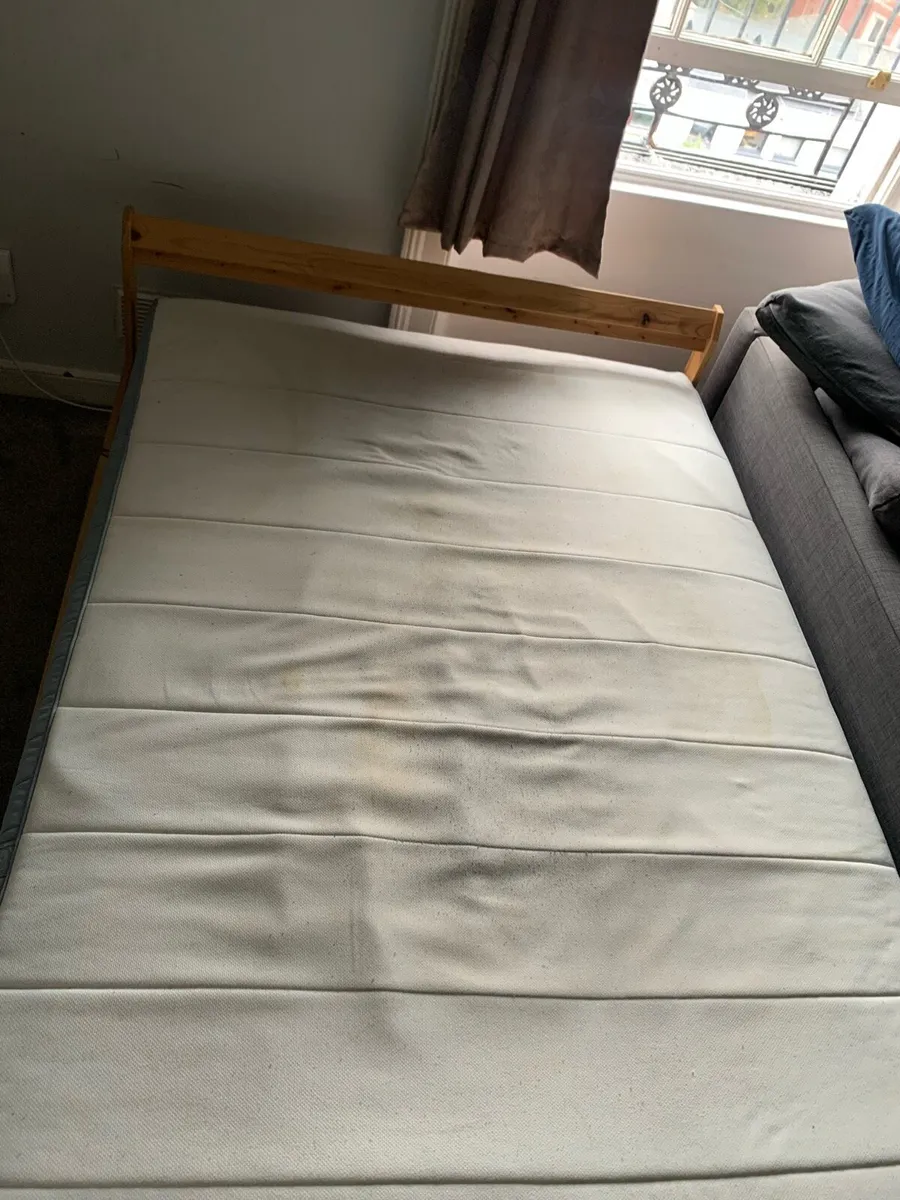Mattress + bed frame - Image 1
