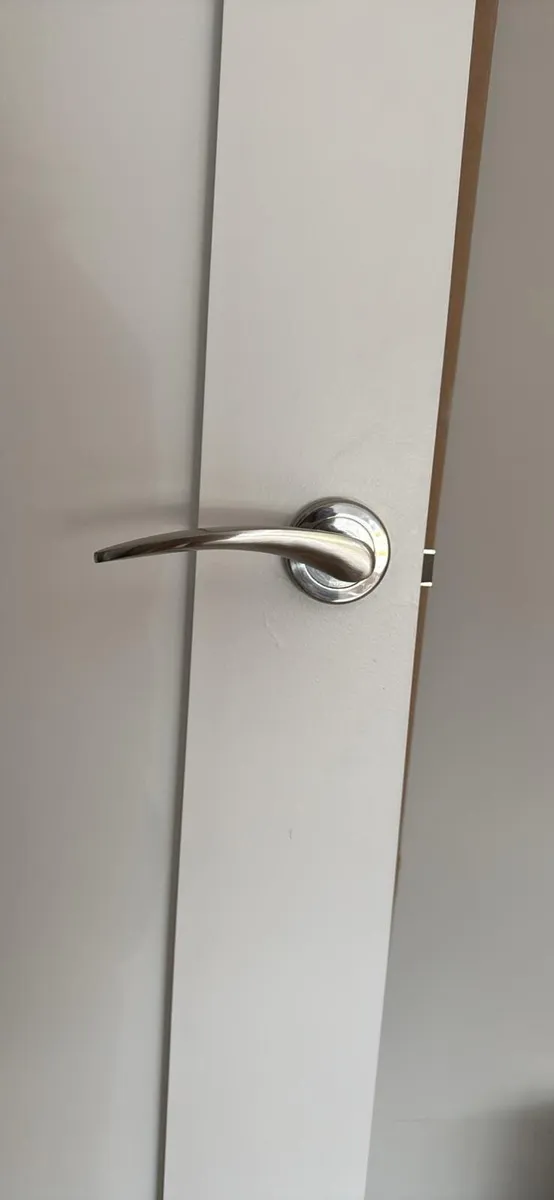 Modern White Single-Panel Interior Door - Image 3