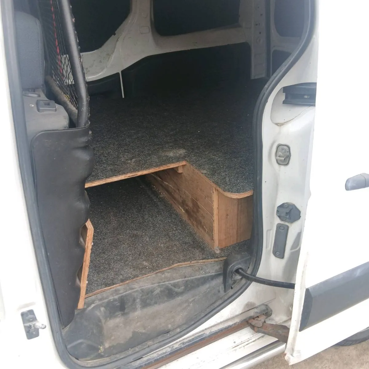 Van - Image 4