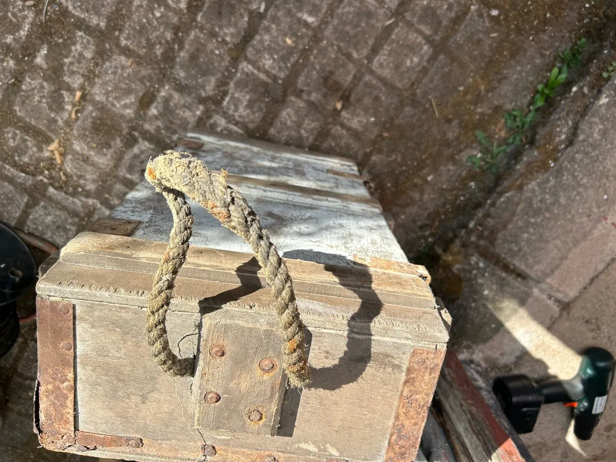 Antique ammunition box - Image 3