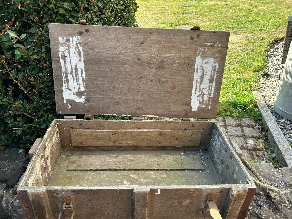 Antique ammunition box - Image 2