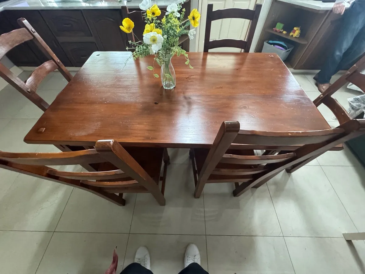 Table and 6 chairs - Image 1