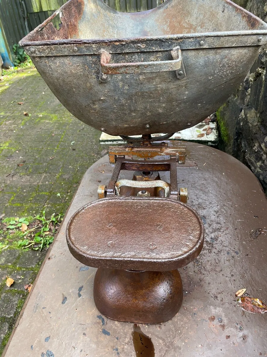 Antique weighing scales - Image 3