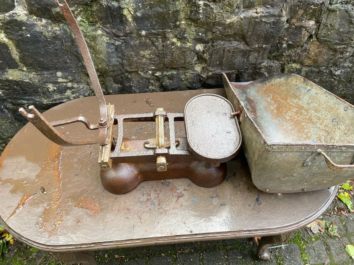 Antique weighing scales - Image 4
