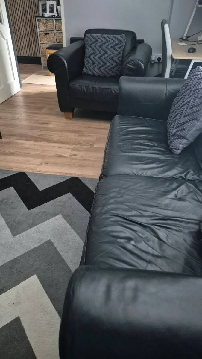 3 piece suite FREE need gone ASAP - Image 2
