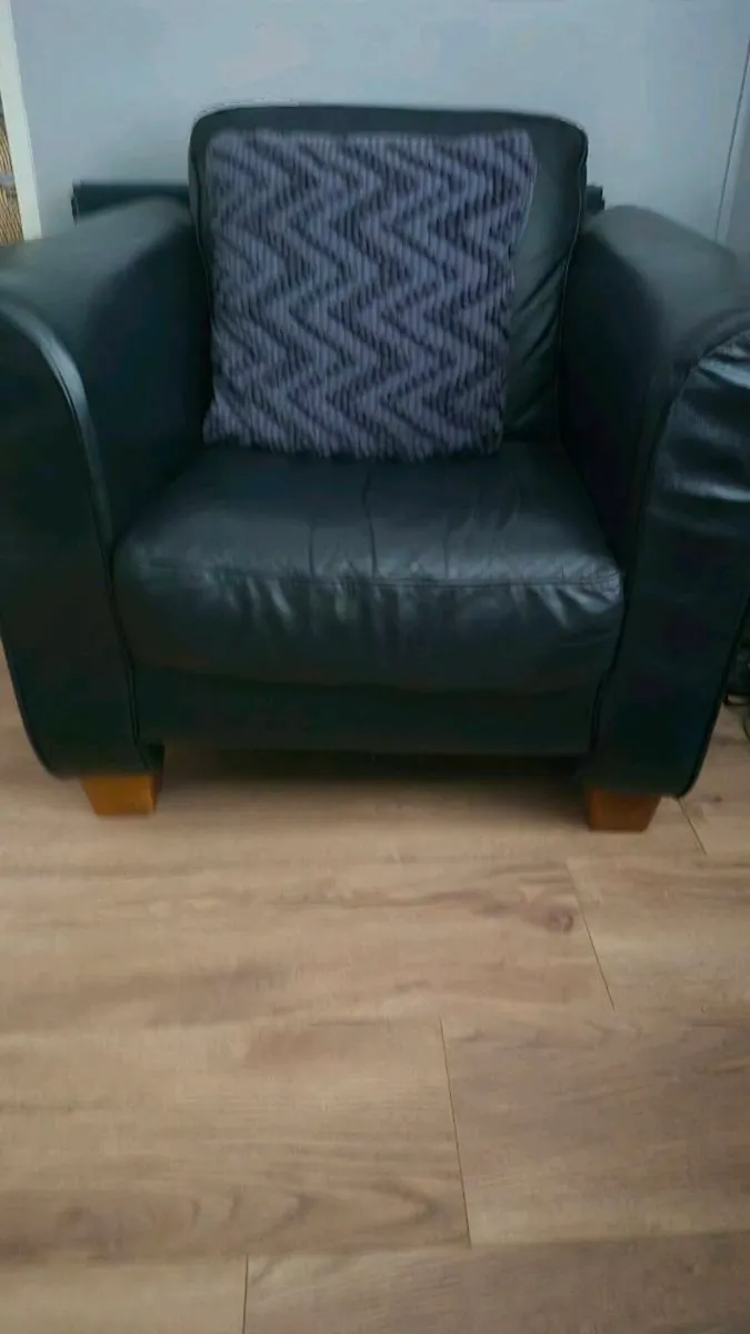 3 piece suite FREE need gone ASAP - Image 3