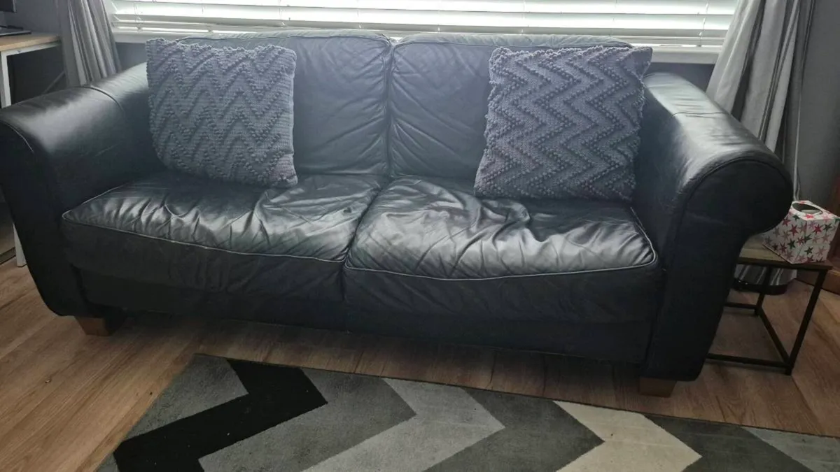 3 piece suite FREE need gone ASAP - Image 4