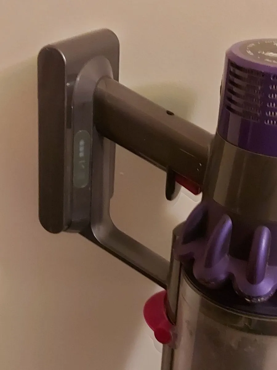DYSON CYCLONE V10 Animal, Works good, no charger - Image 4