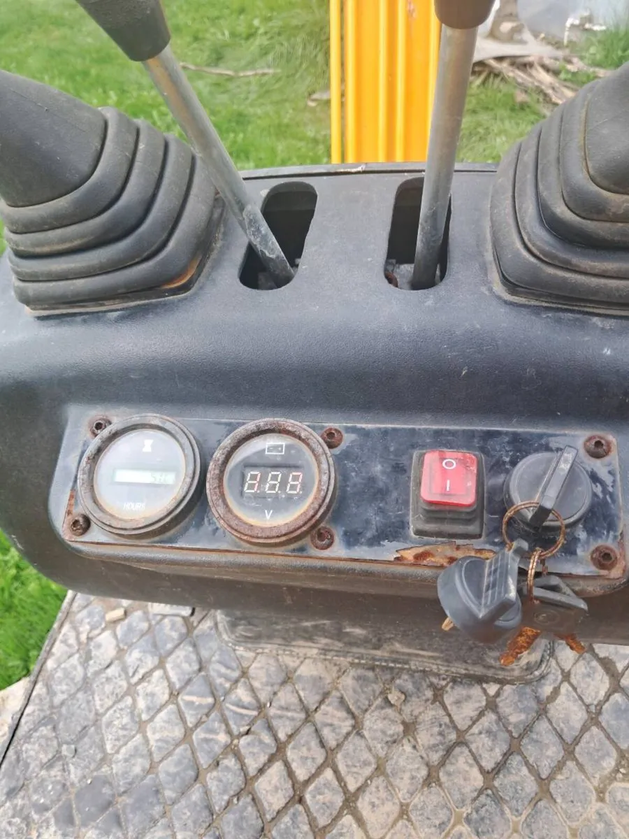Mini digger - Image 3